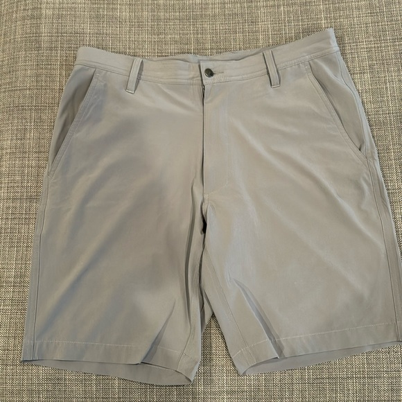 FootJoy 9” inseam lightweight shorts, 32”, light grey - Picture 1 of 10